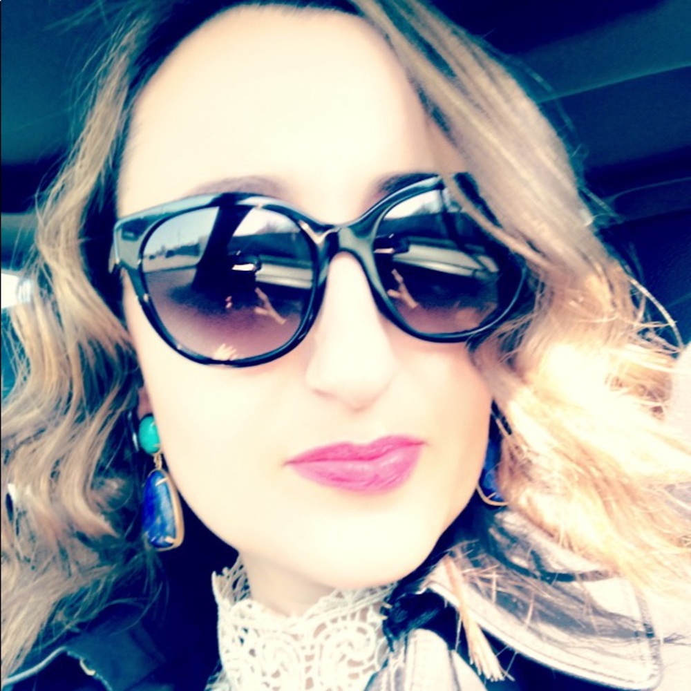 Meet your Posher, Azra